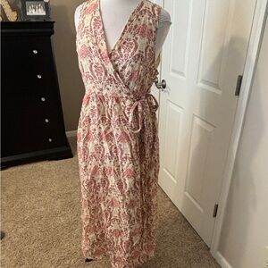 Polagram Clothing  - floral wrap dress size large.   Like new